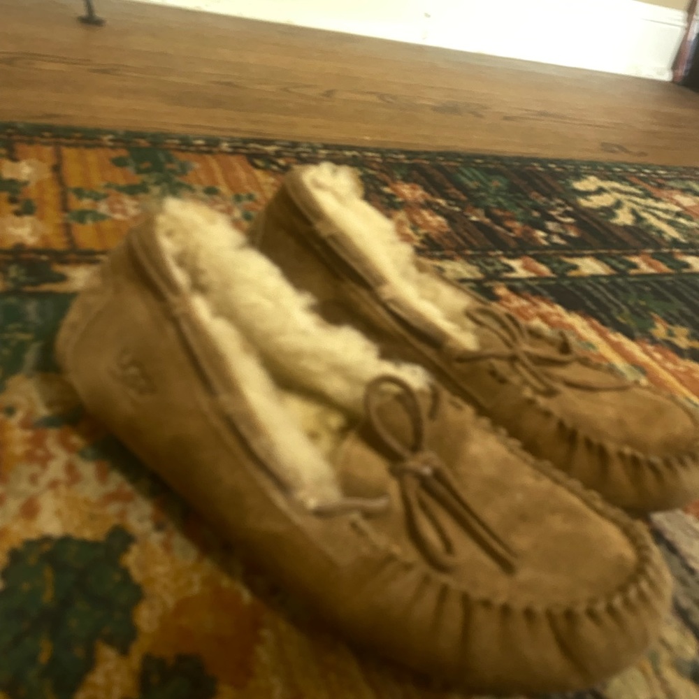 UGG slippers size 6 boys